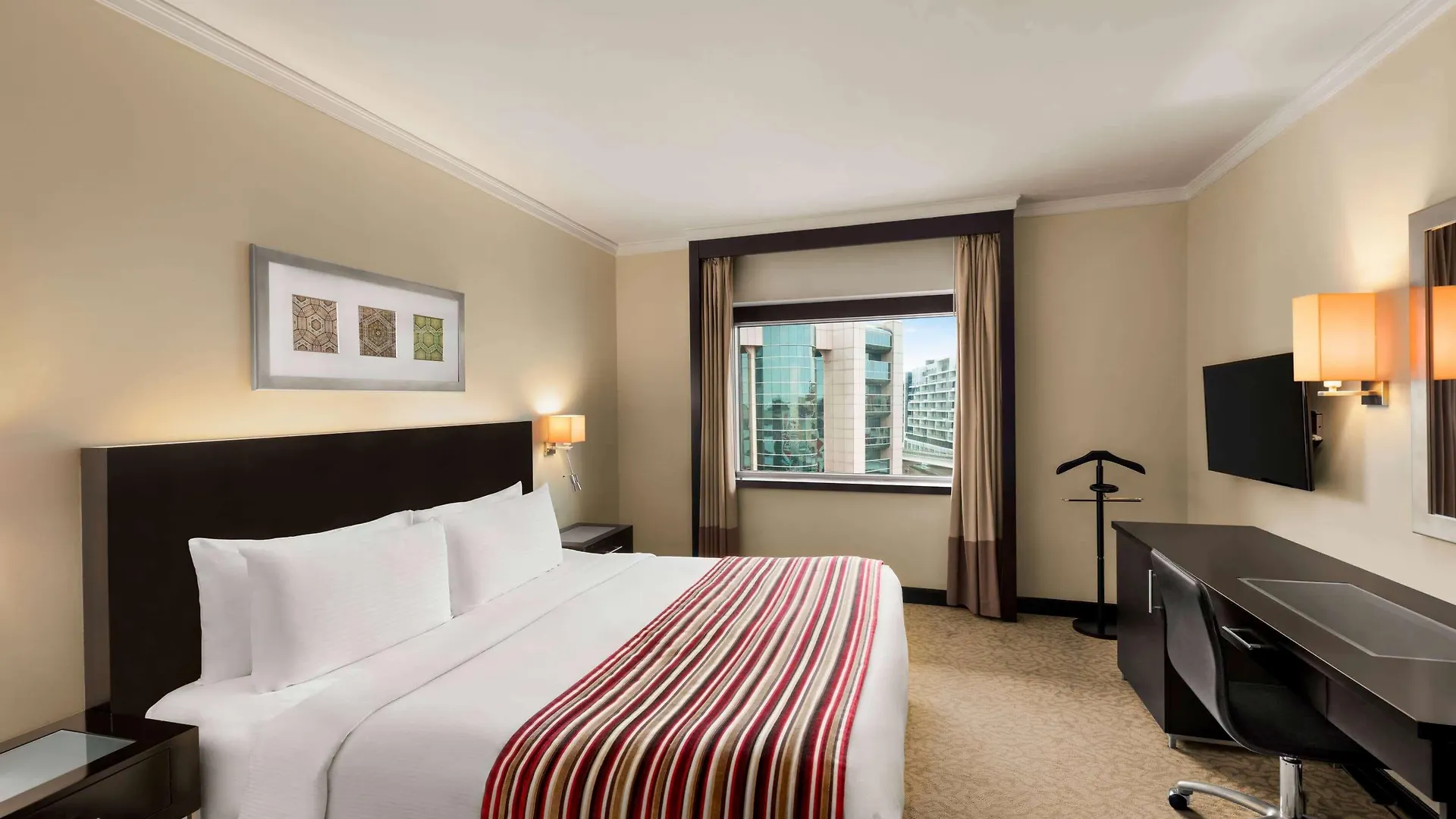 Ramada Plaza By Wyndham Dubai Deira Hotell