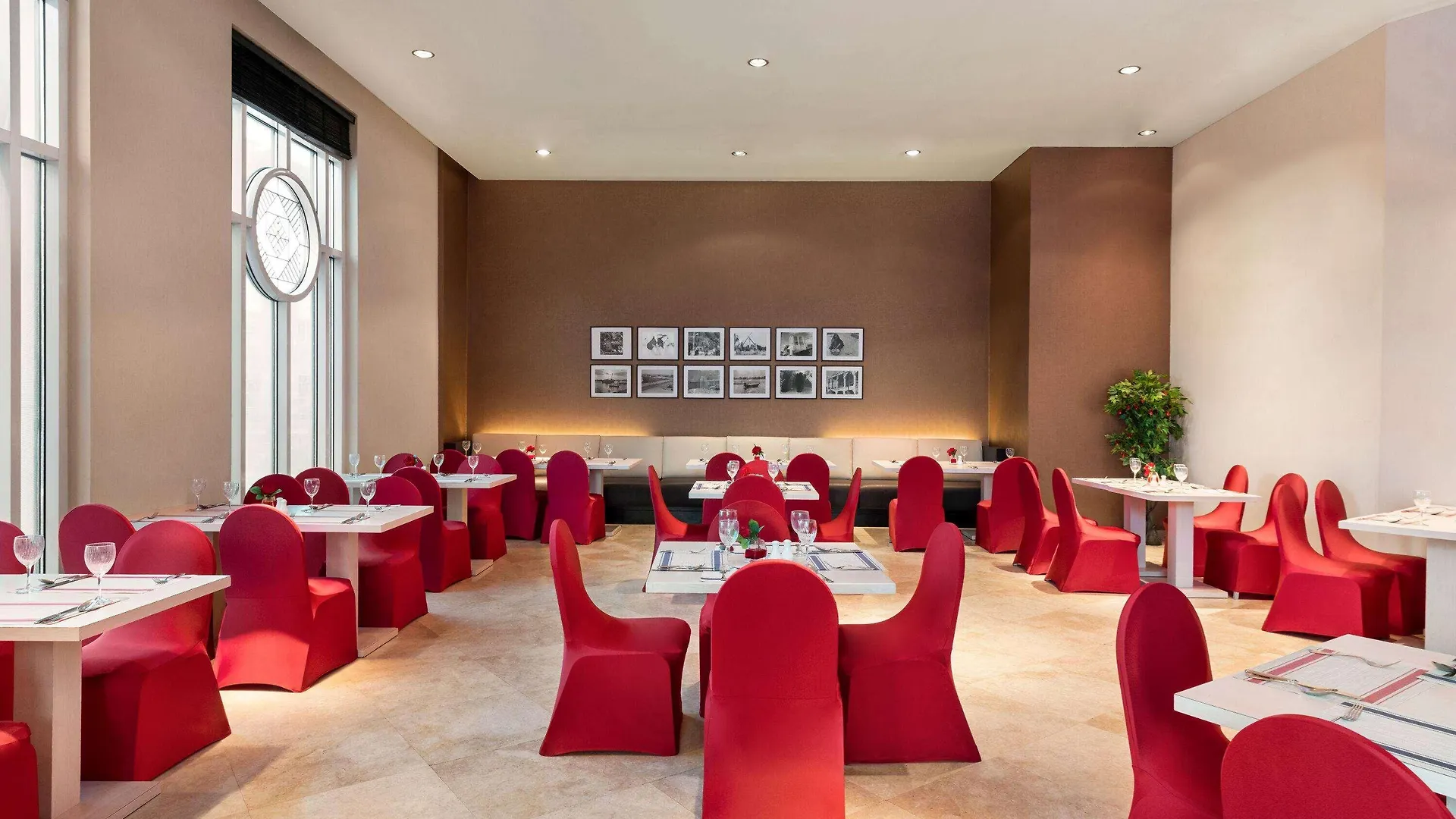 Ramada Plaza By Wyndham Dubai Deira Hotell