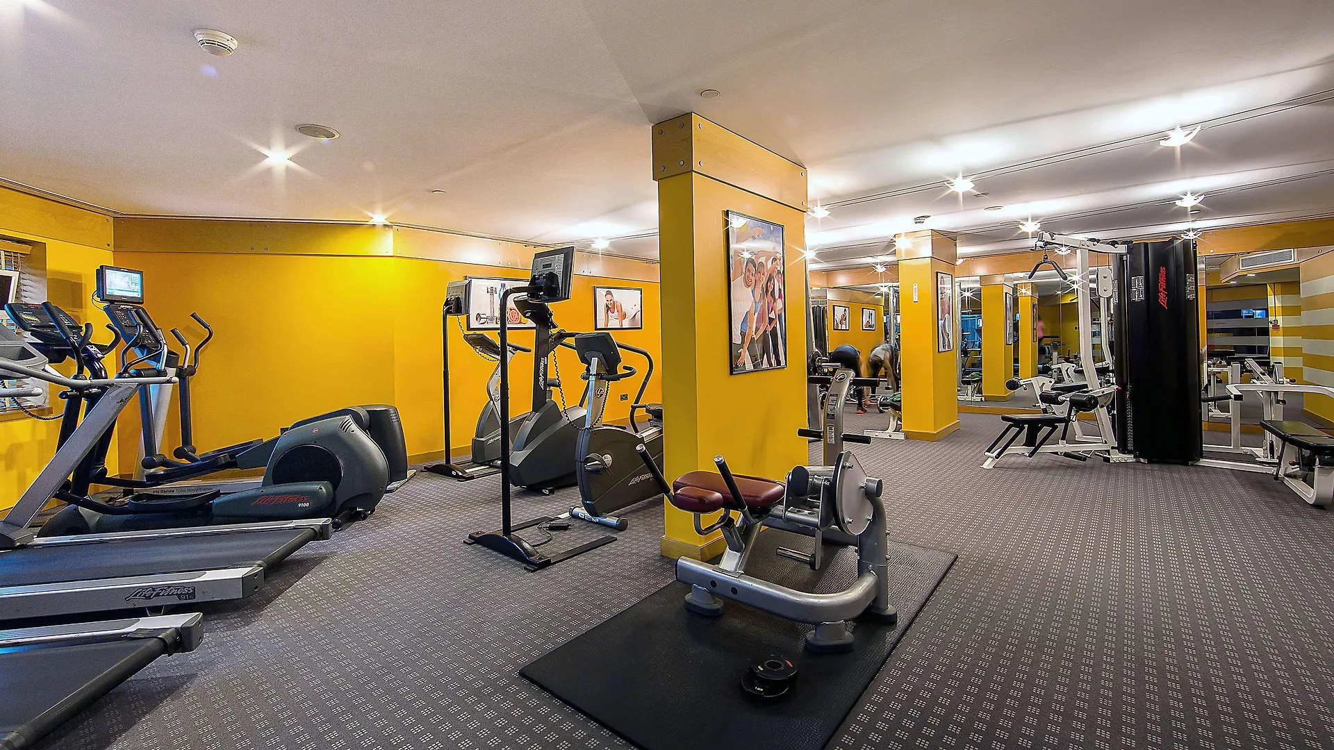 Ramada Plaza By Wyndham Dubai Deira Hotell