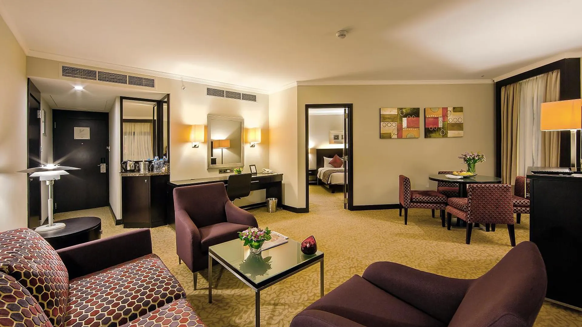 Ramada Plaza By Wyndham Dubai Deira Hotell