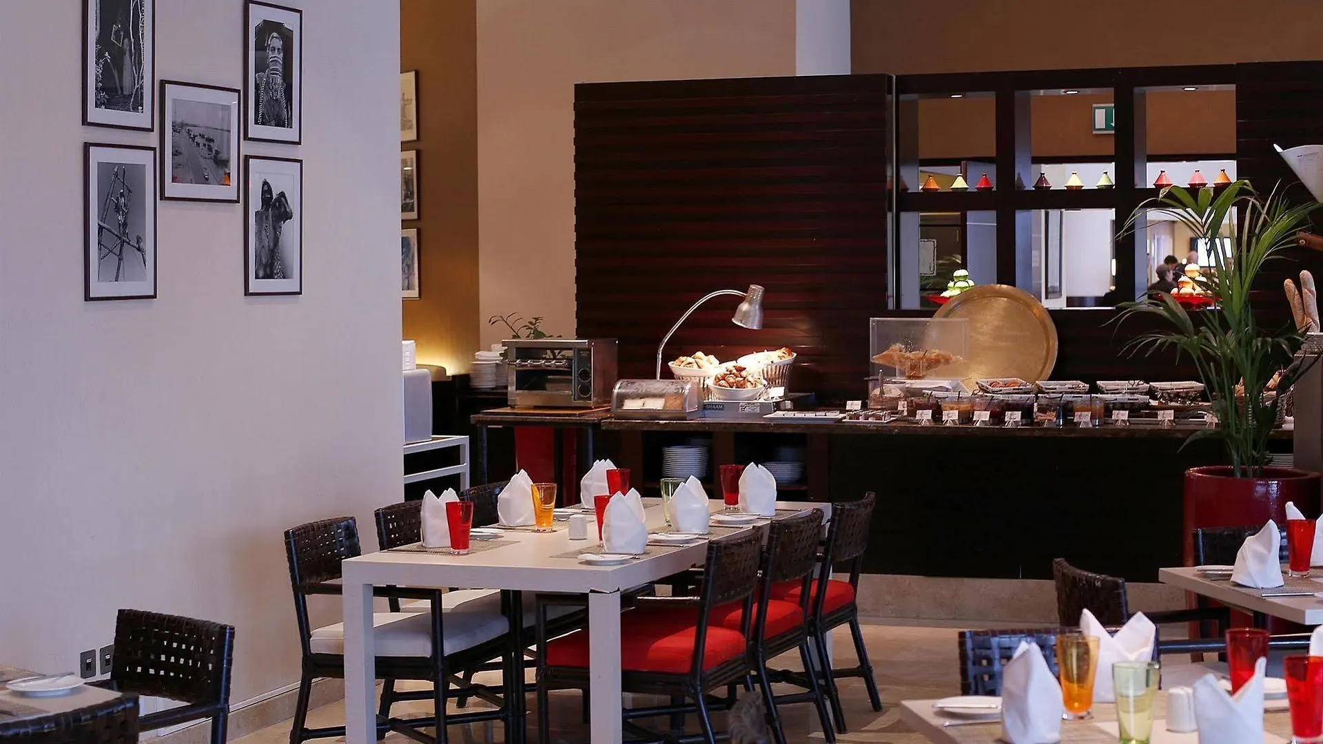 Ramada Plaza By Wyndham Dubai Deira Hotell