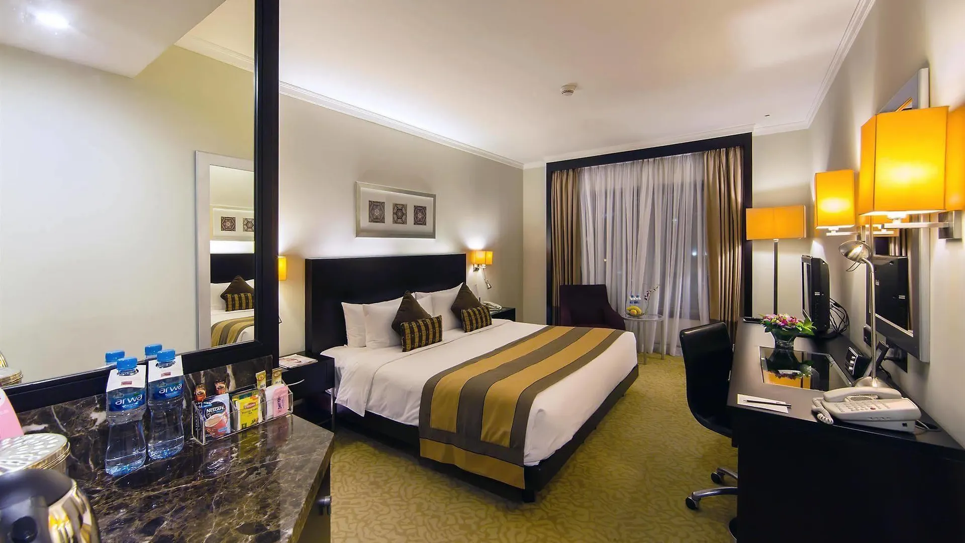 Ramada Plaza By Wyndham Dubai Deira Hotell