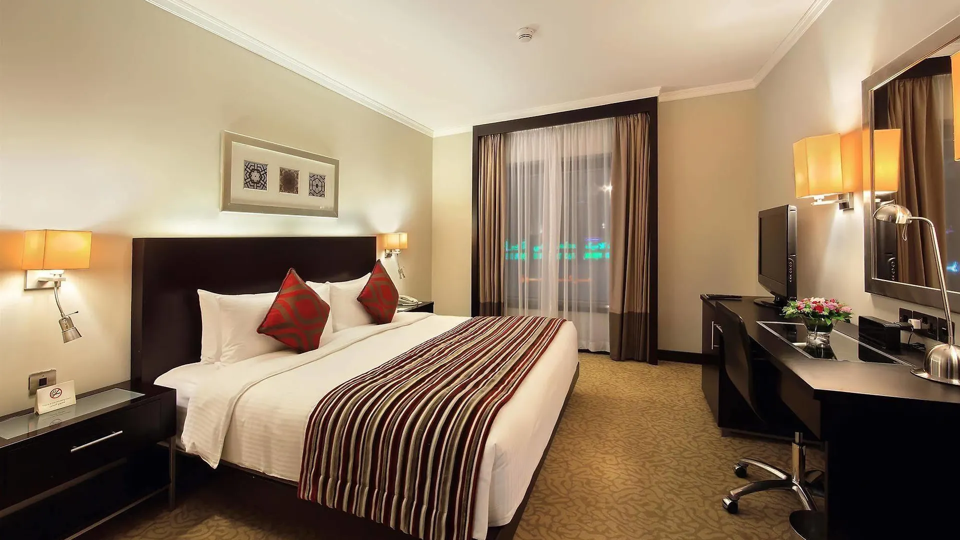 Ramada Plaza By Wyndham Dubai Deira Hotell