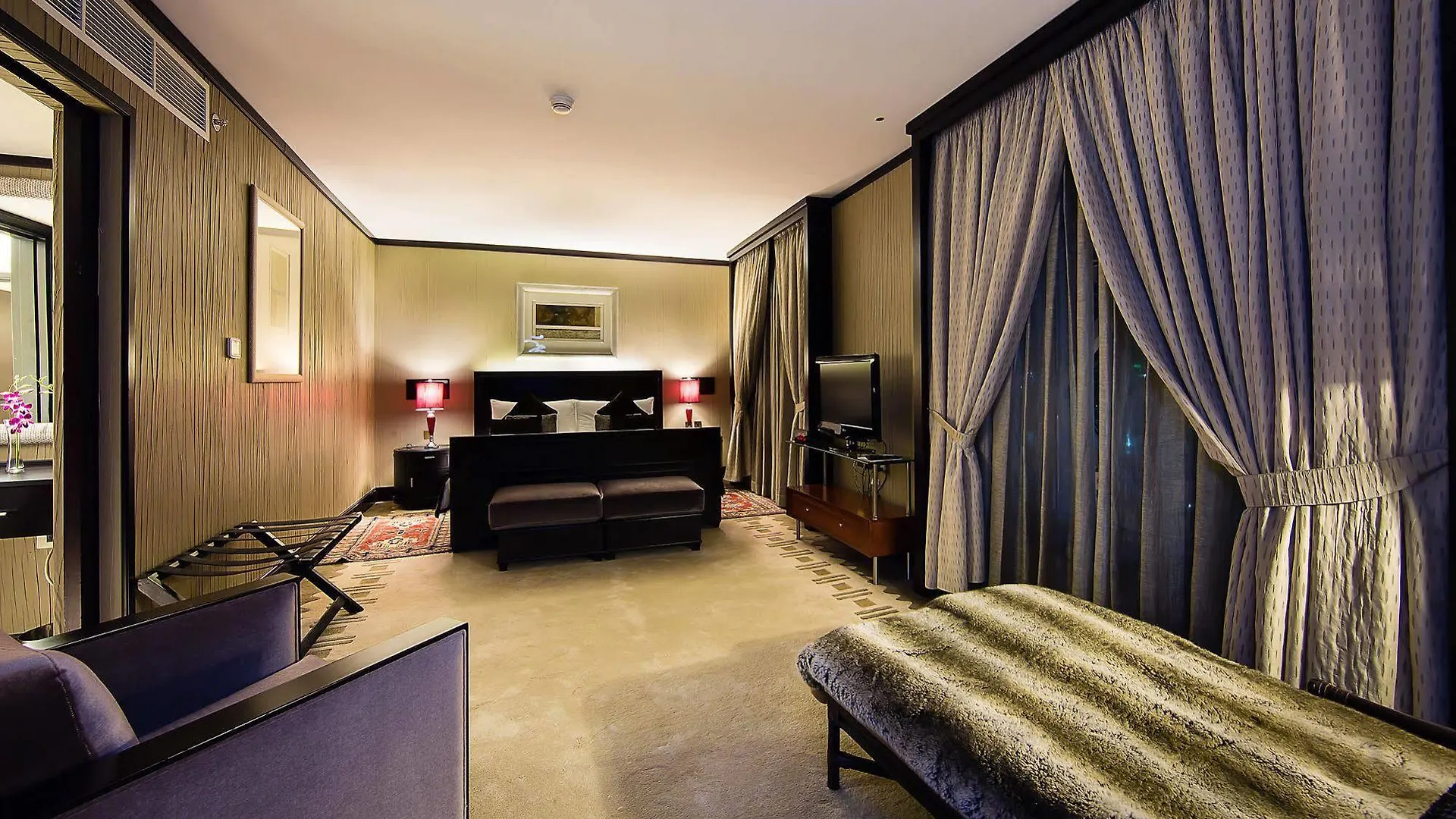 Ramada Plaza By Wyndham Dubai Deira Hotell