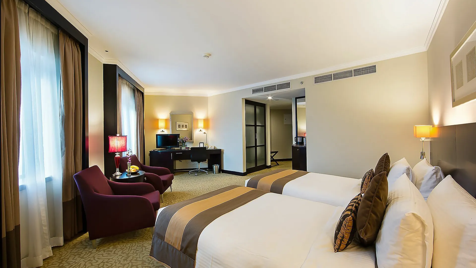 Ramada Plaza By Wyndham Dubai Deira Hotell