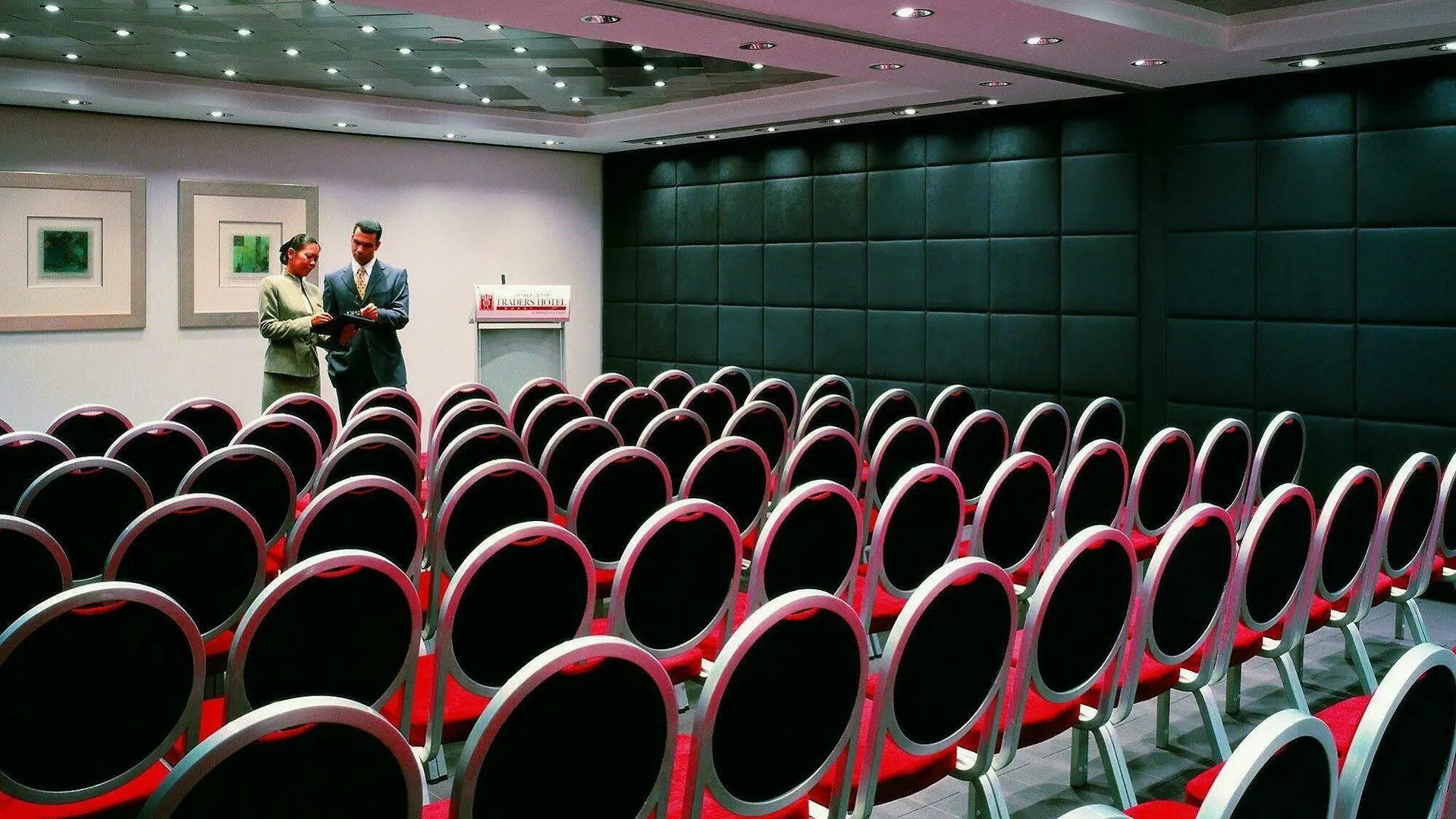 Ramada Plaza By Wyndham Dubai Deira Hotell