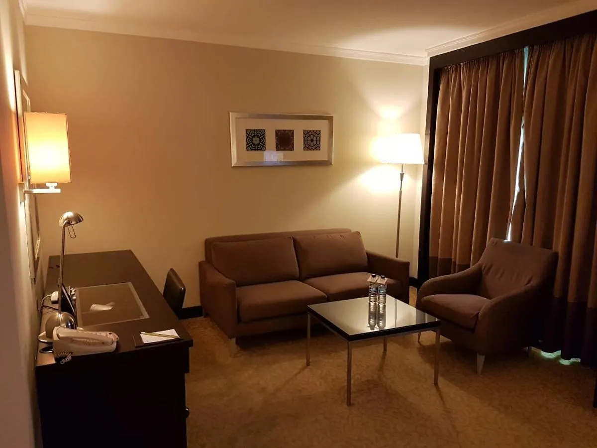 Ramada Plaza By Wyndham Dubai Deira Hotell