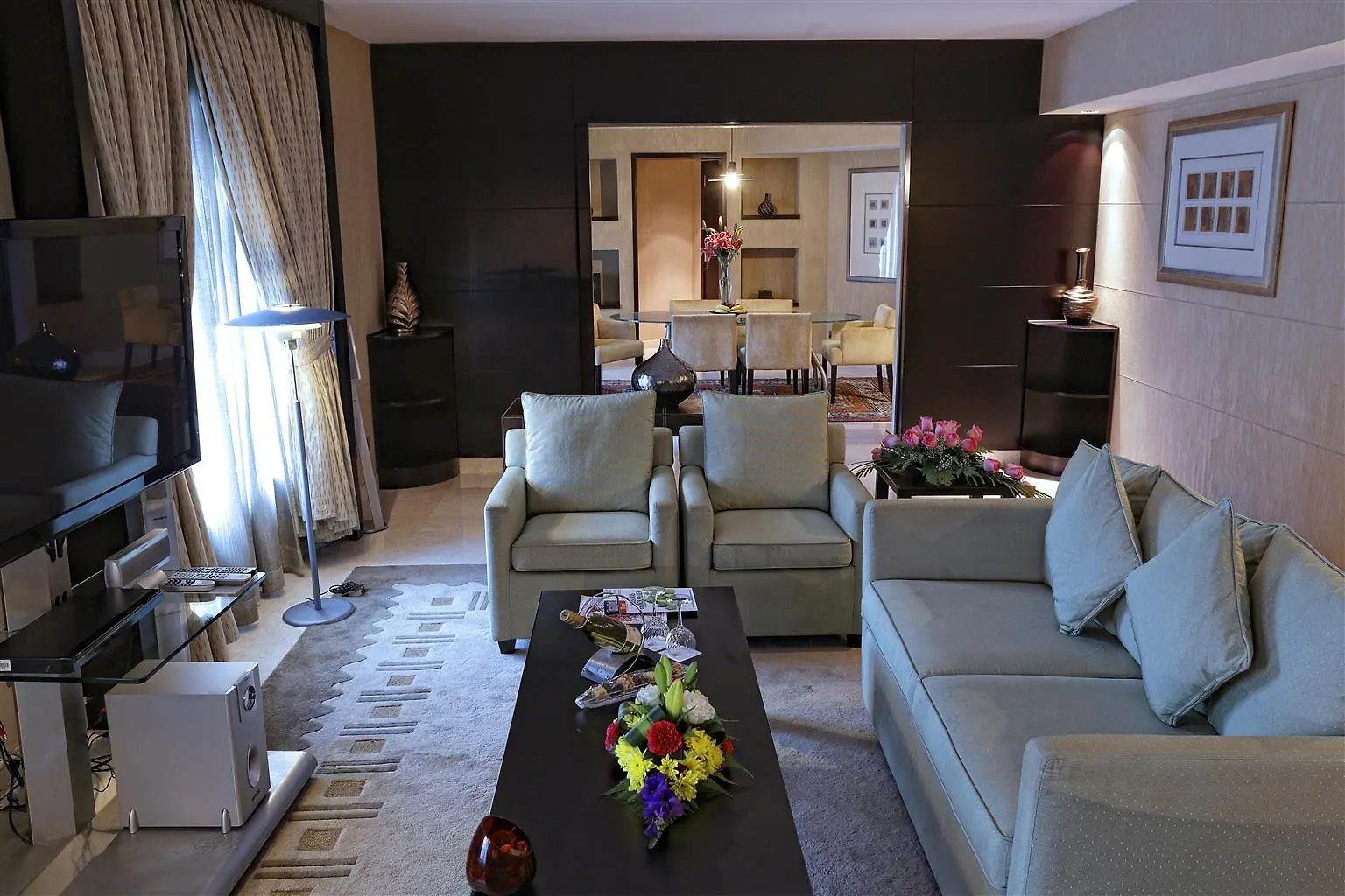 Ramada Plaza By Wyndham Dubai Deira Otel