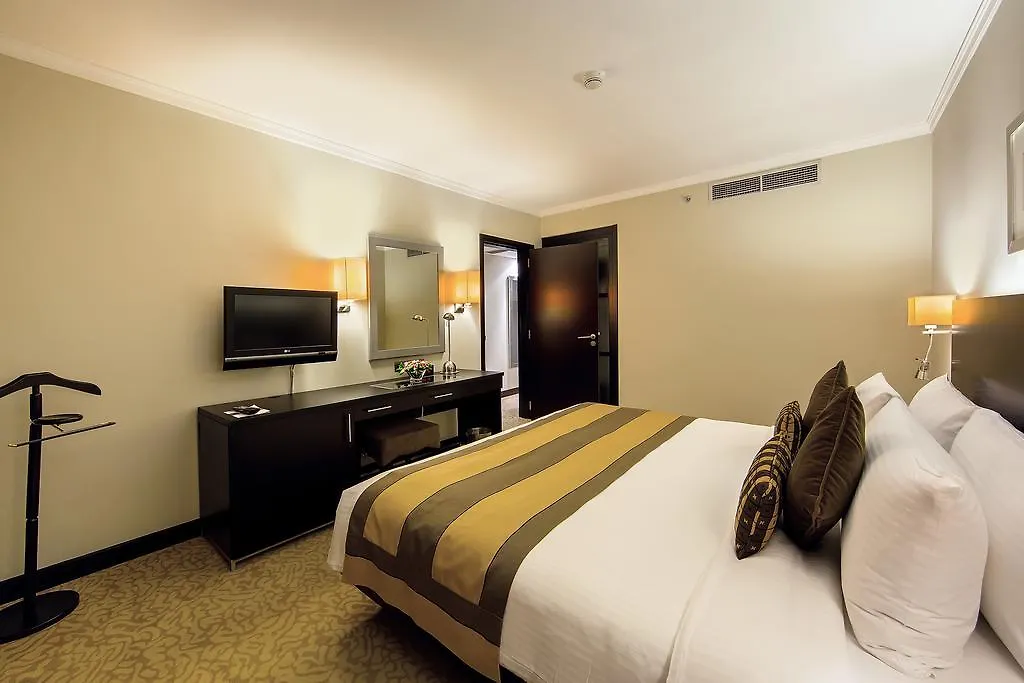 Ramada Plaza By Wyndham Dubai Deira Otel
