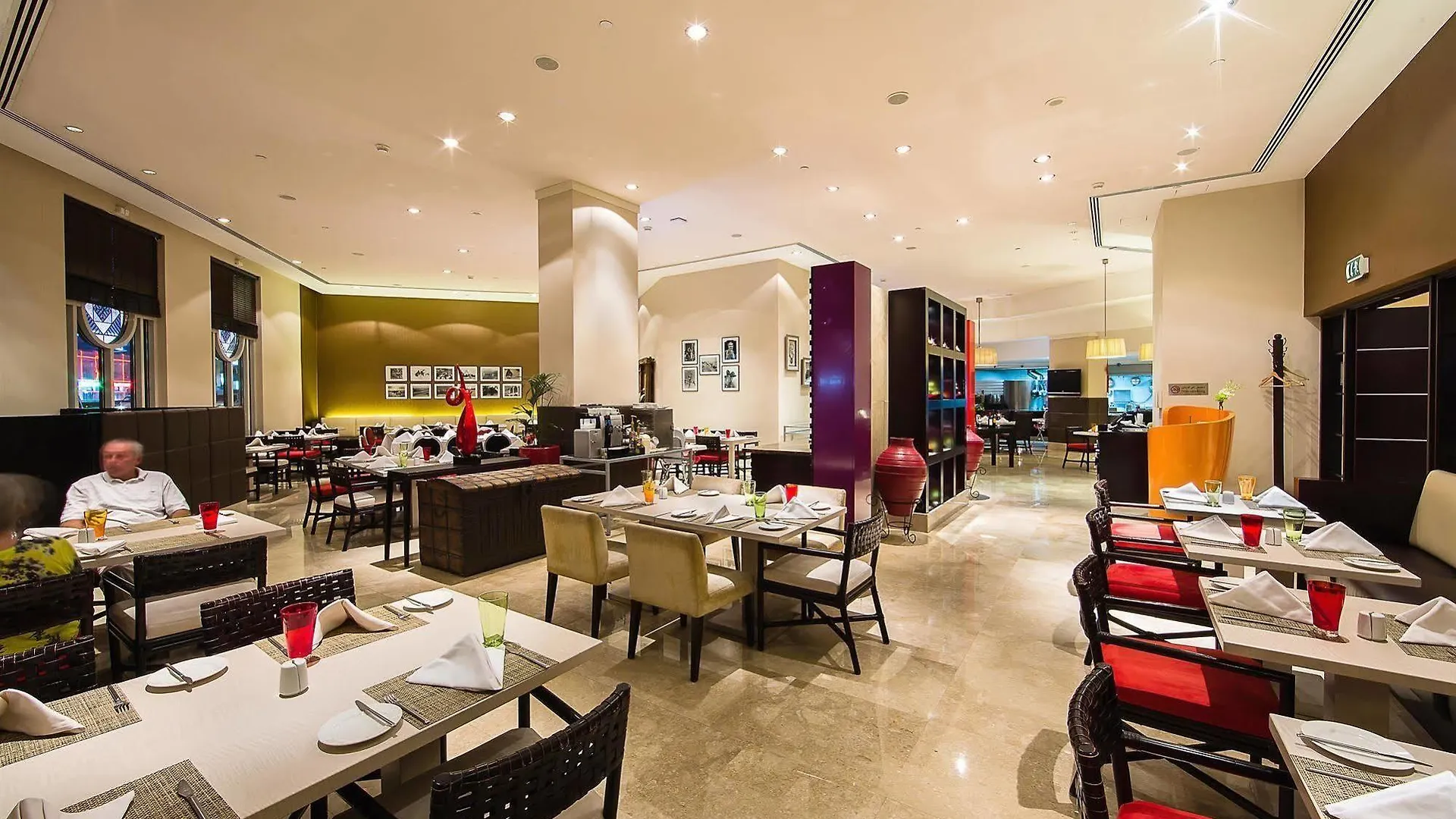 Ramada Plaza By Wyndham Dubai Deira Otel